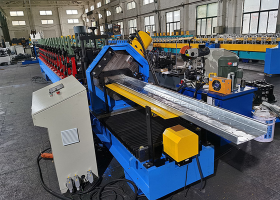 China Die galvanisierte Stahlgestell-Planken-Rolle, die Maschine mit Messgerät bildet, justieren Gerät fournisseur